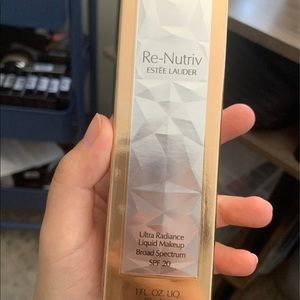 Estee lauder re-nutriv foundation 1w1